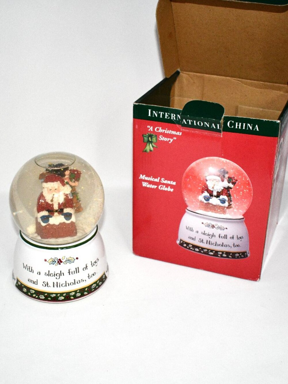 1996 International China Susan Winget Musical Santa Claus Snow Globe W/Box  Desc